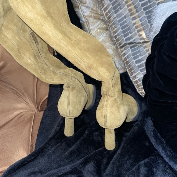 Jacquemus Les Bottes Carré Ronds boots in Khaki - Picture 7 of 14